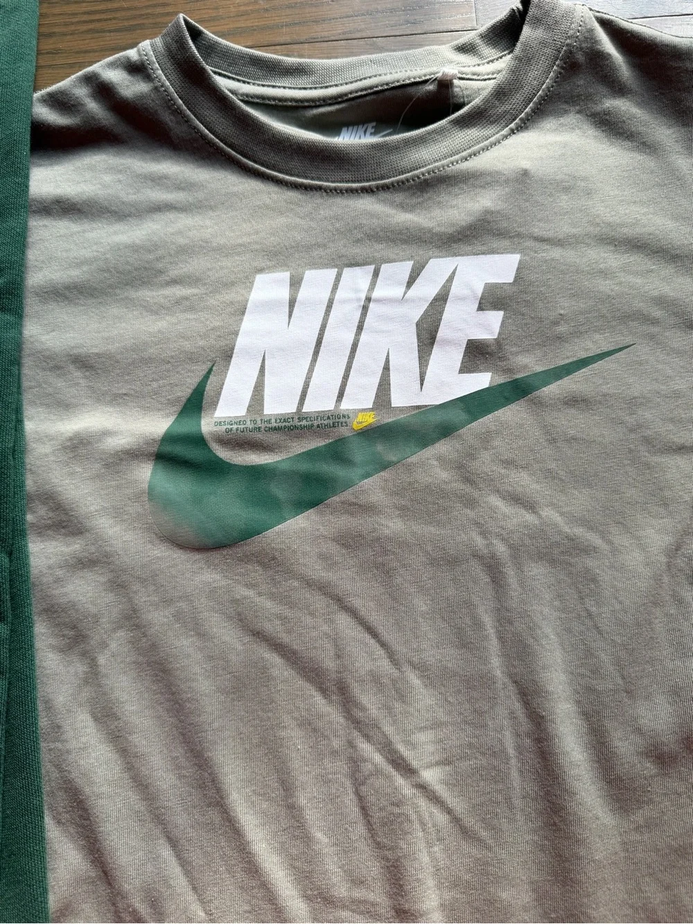 NWT Nike Boys Green Tee and Dark Green Joggers Set size 7